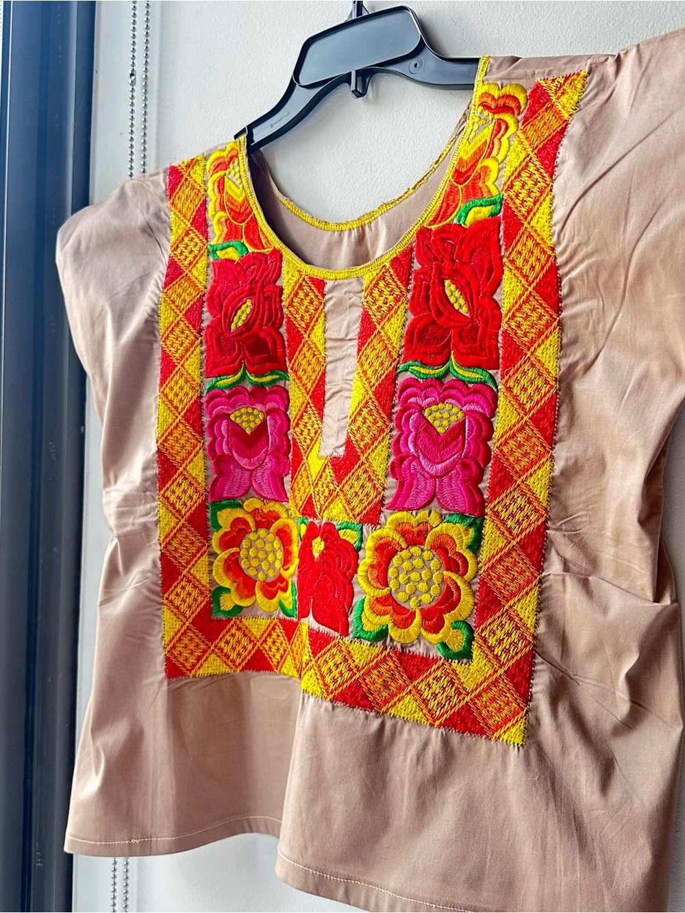 Embroidered women’s shirt Size M Toupe Mexican Oaxacan Huipil Hand Crafted